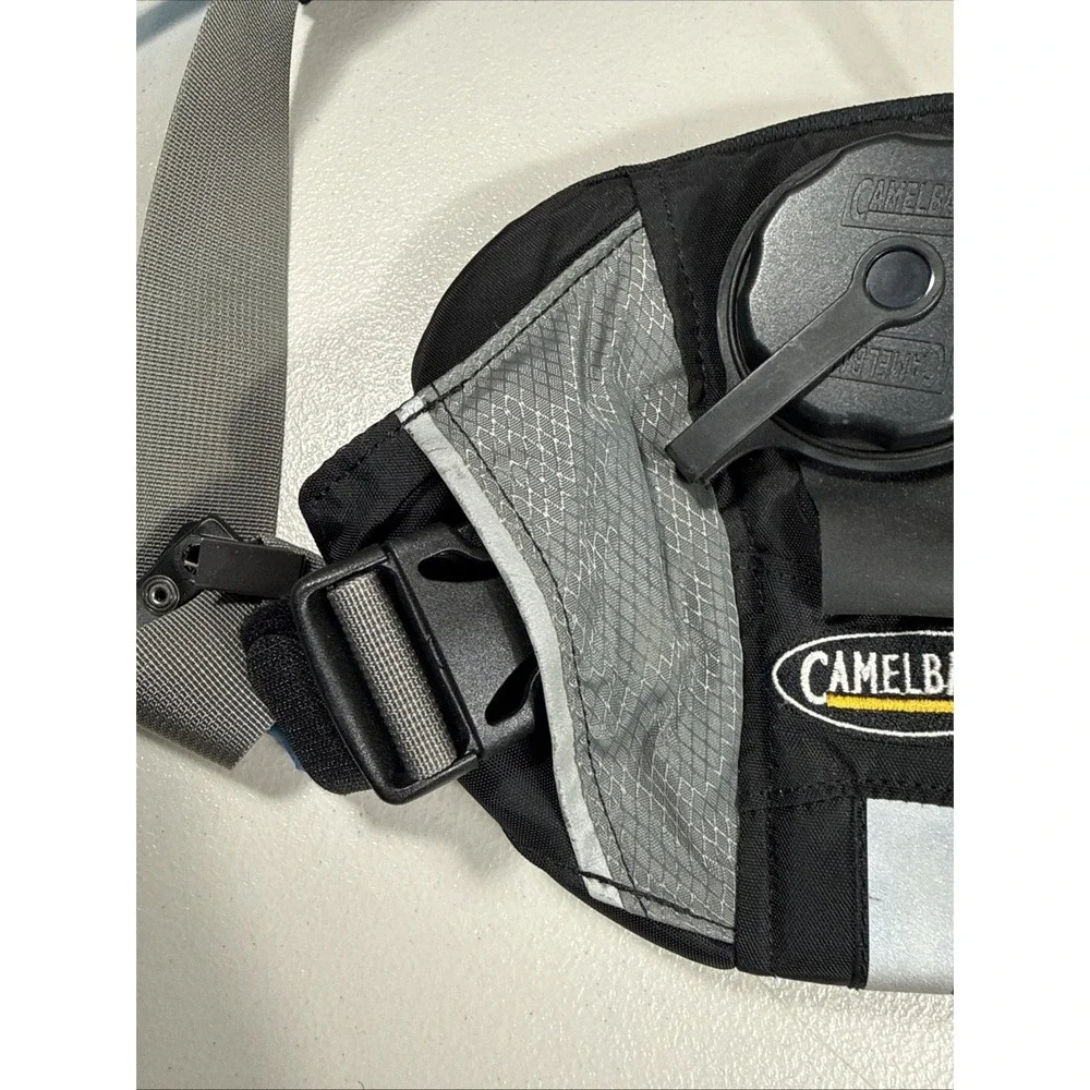 CamelBak Gray 45 oz 1.3 L Hydration Water‎ Pack Hip Lumbar Flashflo w/Bladder